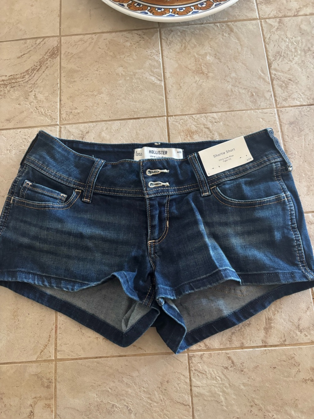 Hollister. New Dark Blue Denim Shortie Shorts Sz 6. 28” waist